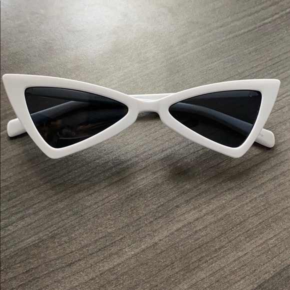 White retro UV400 protection glasses - Picture 1 of 4